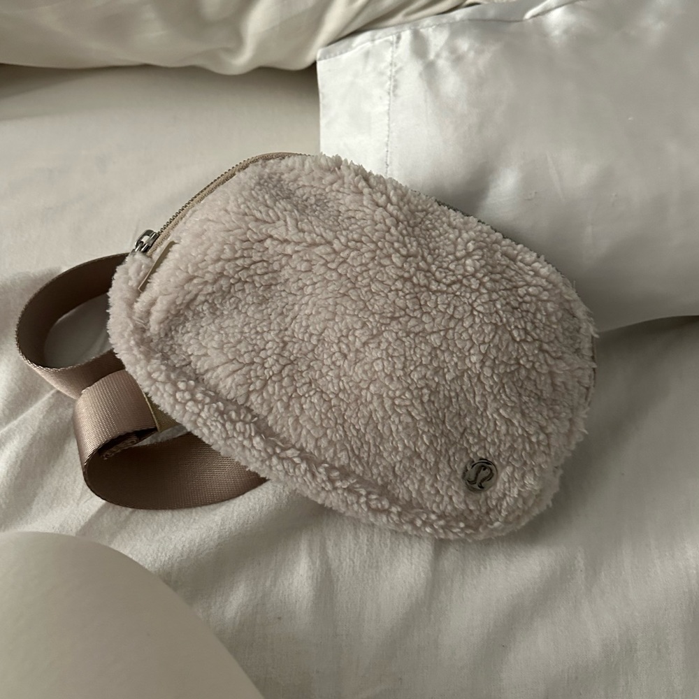 LULULEMON FLEECE EVERYWHERE BAG